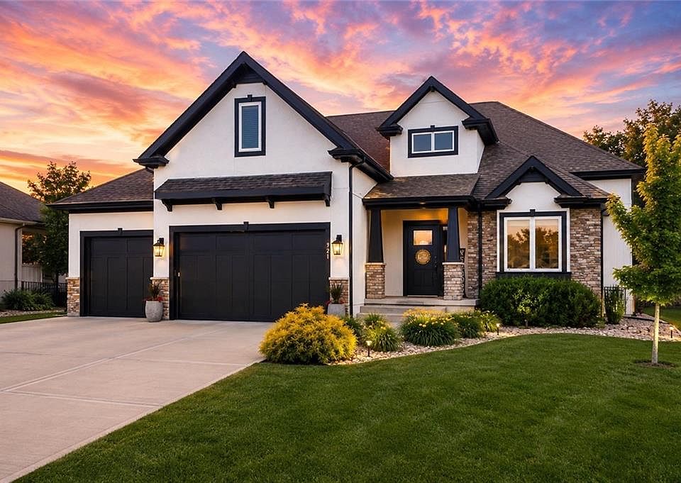 1st image of 921 Foxglove Ln