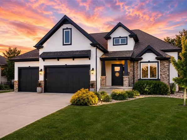 921 Foxglove Ln, Kearney, MO 64060