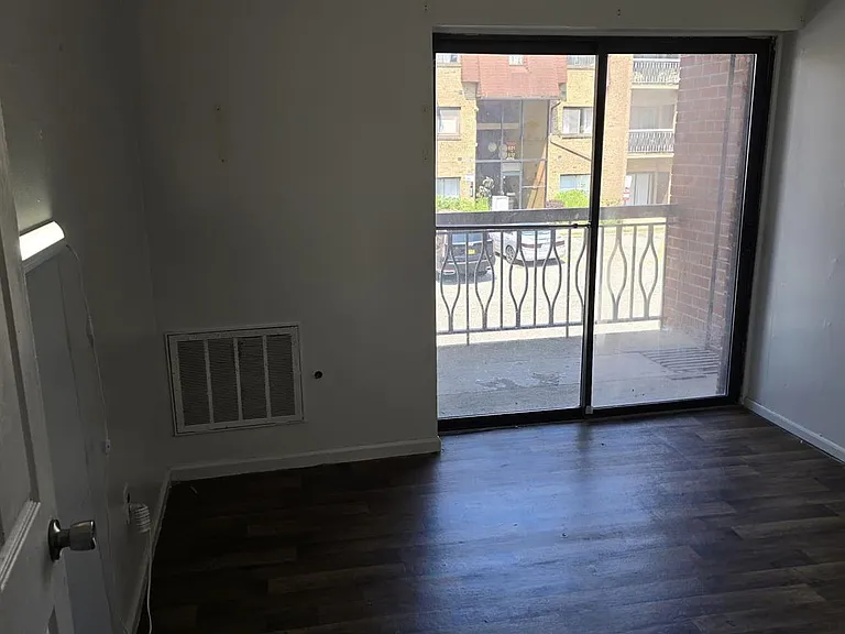 520 Kennedy Dr #520 — Photo 9