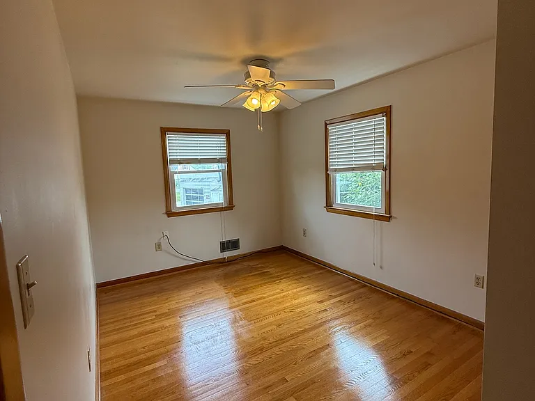 338 S Jefferson St — Photo 9