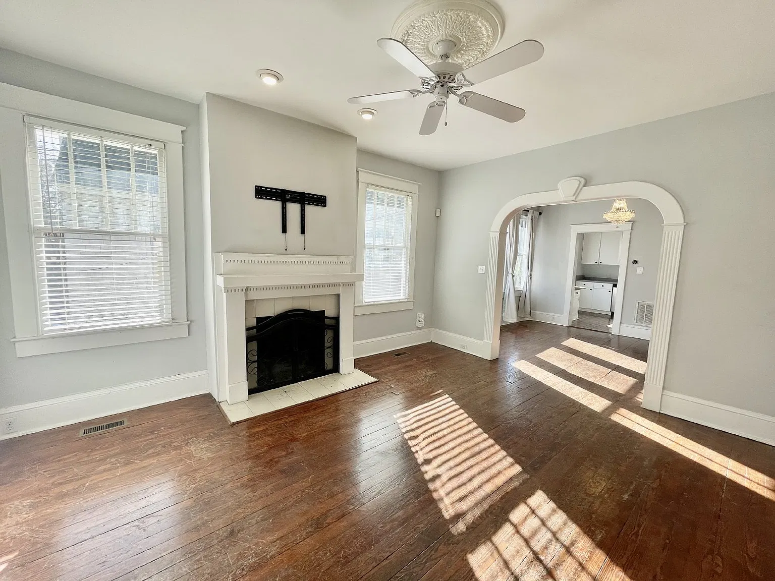 4 bed, 3.0 bath, 2800 sqft, $1,975 — Photo 4