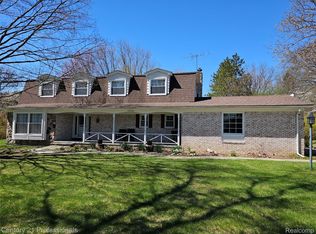 1508 Crooks Rd, Rochester Hills, MI 48309