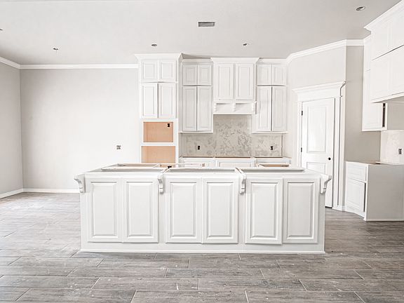 4th image of 800 Patrick Dr