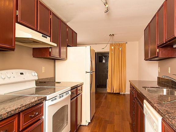 4th image of 321 Bellevue Way SE APT 301