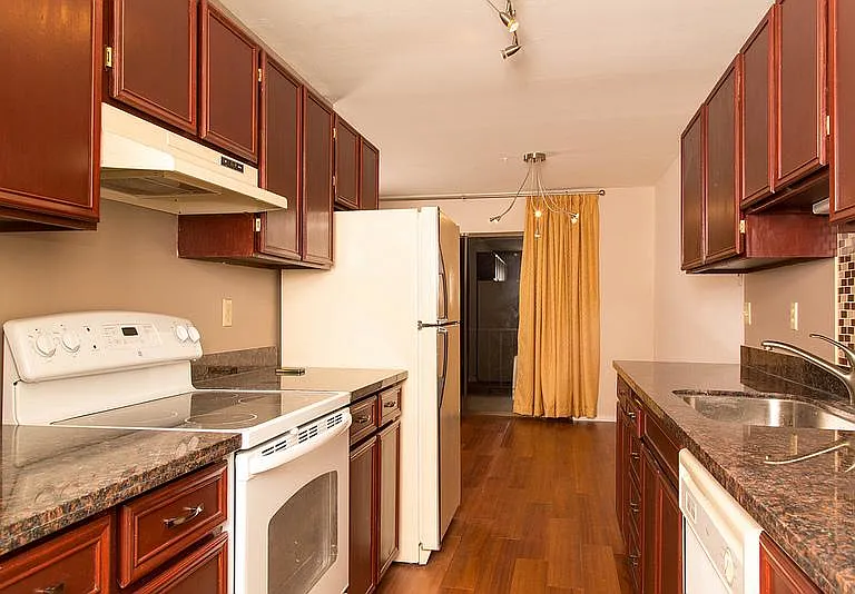 321 Bellevue Way SE #301 — Photo 4