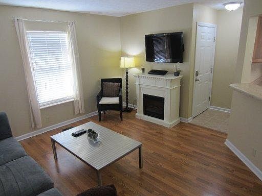 3rd image of 824 Claybrook Ct