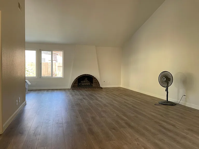 3503 Spruce Ct — Photo 10
