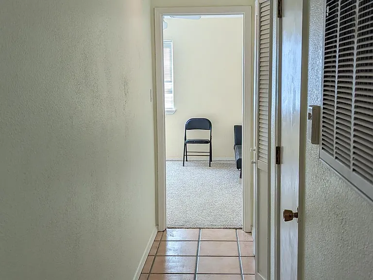 4519 Larchmont Dr NE — Photo 11