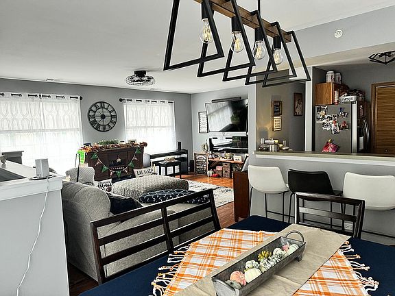 4th image of 657 Windsor Dr #2D
