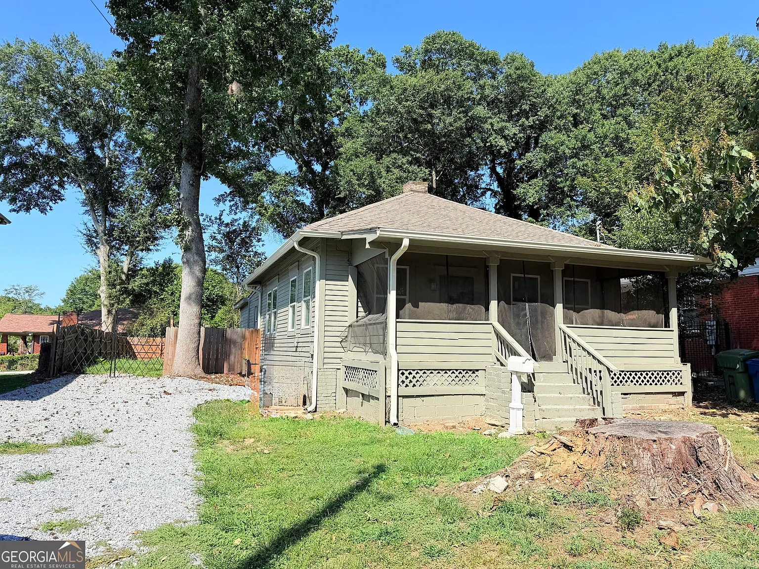 3 bed, 2.0 bath, 1477 sqft, $1,550 — Photo 2