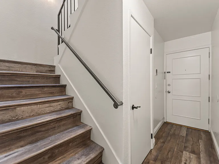 248 E Buckthorn St — Photo 11
