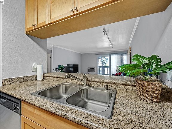 2nd image of 1087 Murrieta Blvd APT 242