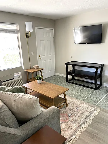 100 Pulsipher Ln Photo 1