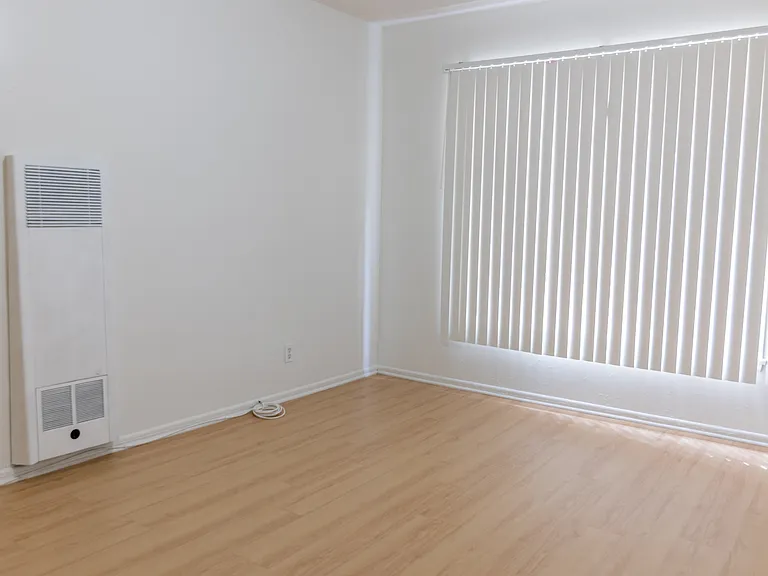 Gayley Manor Apartments — Photo 45