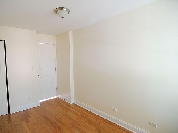 5th image of 5318 N Francisco Ave APT 3N
