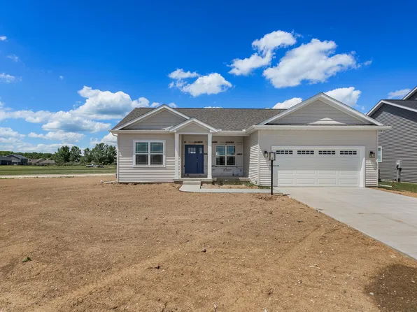 9 Kirby Cir, Monticello, IL 61856