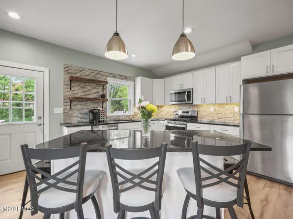 156 Myrtle Avenue, Belford, NJ 07718