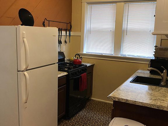 3rd image of 1033 Art Hill Pl #1