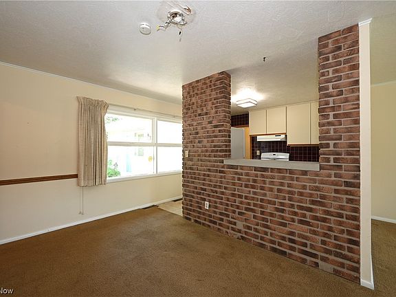 5th image of 24 Meadow Dr