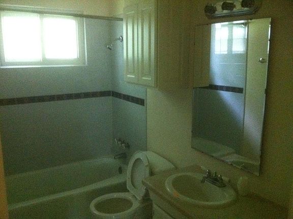 5th image of 9047 Lone Oak Dr