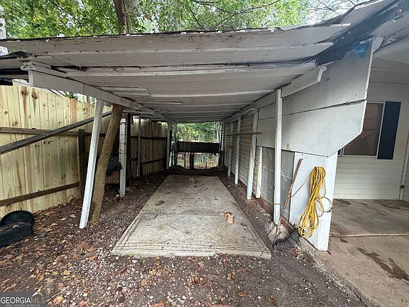 5th image of 4429 Glade Rd