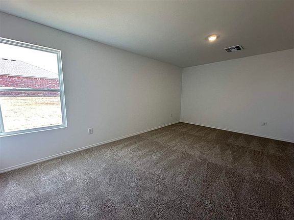 4th image of 3017 E Wells Ave