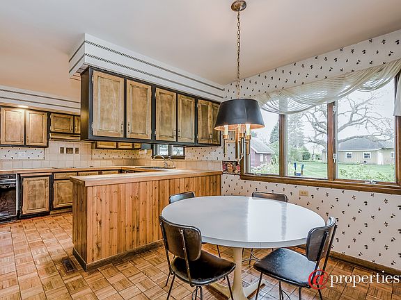 Kitchen / Breakfast Room