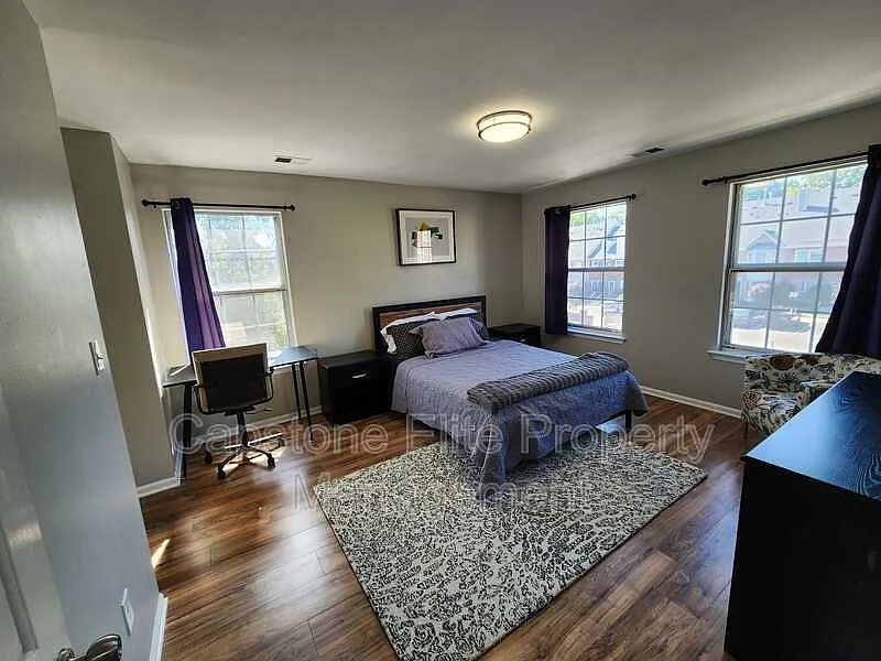 37 Howard Ct #3