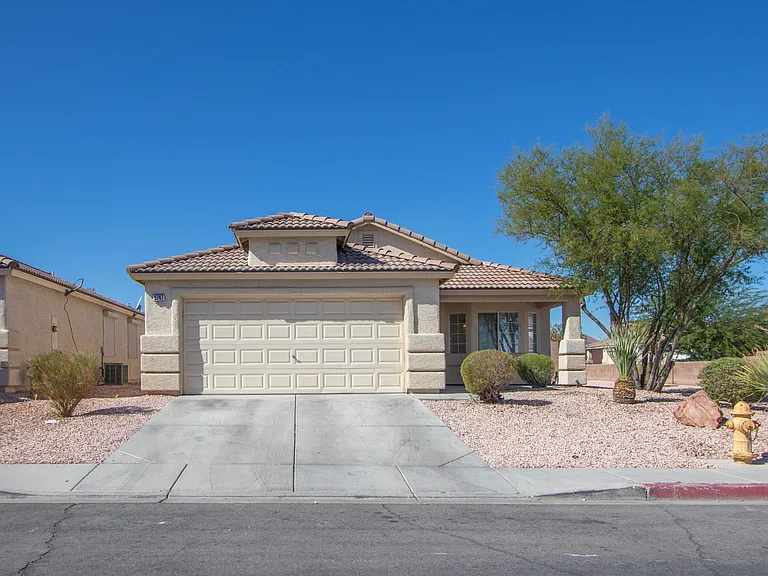 3747 Shadow Tree St — Photo 2