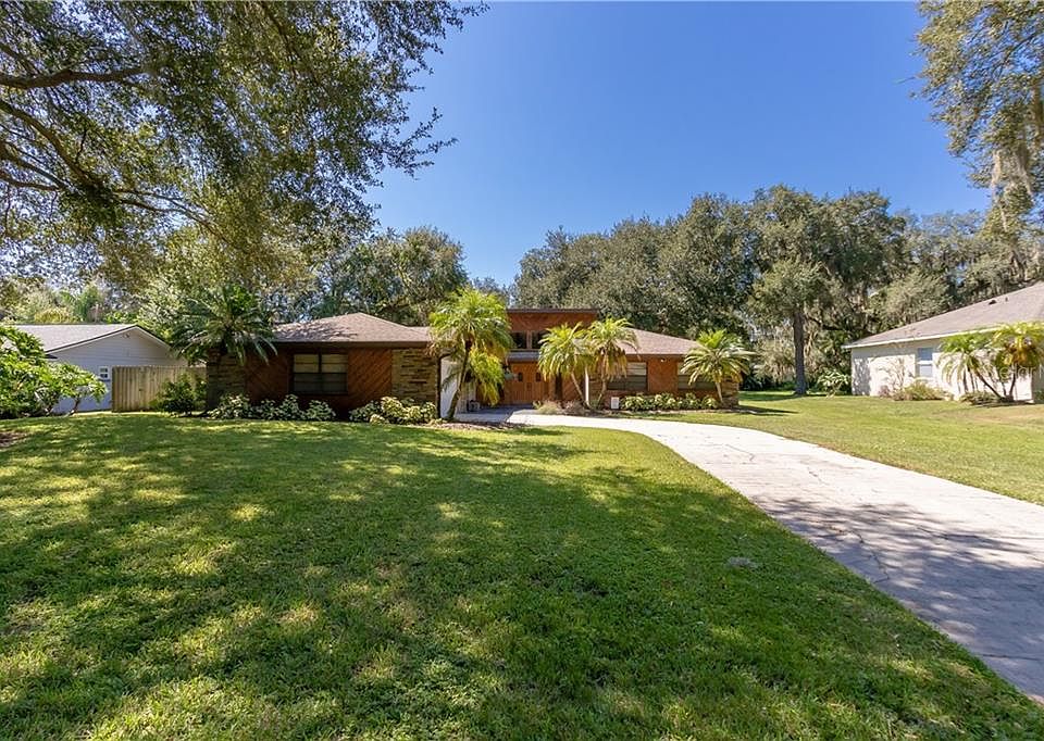 1st image of 1628 Regal Oak Dr