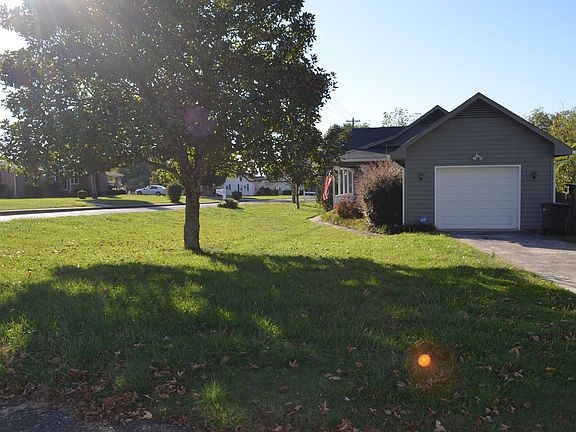 4th image of 302 Oklahoma St