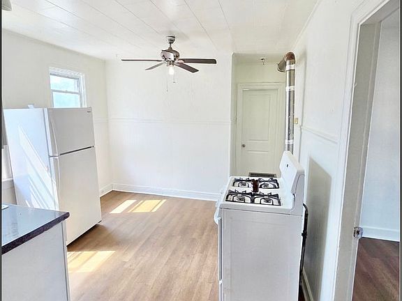 3rd image of 79 Hamlet Ave APT 3
