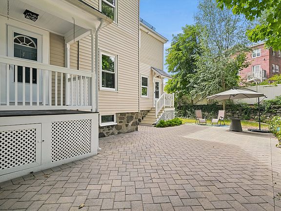 3rd image of 97 Melendy Ave