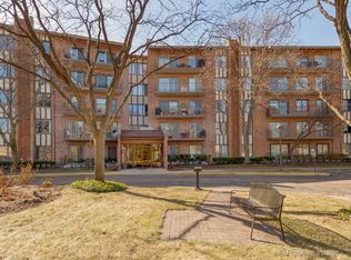 701 Lake Hinsdale Dr APT 209, Willowbrook, IL 60527