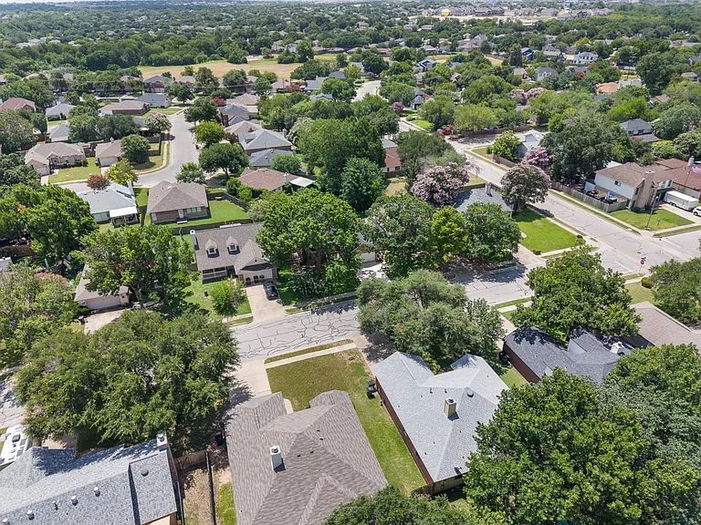 2305 Raintree Path — Photo 34