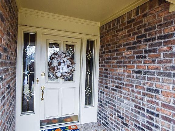 3rd image of 611 Cedar Creek Dr