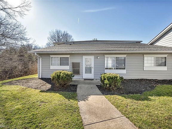 4th image of 27069 Oakwood Cir APT 101W