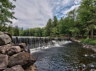 158 Halgas Rd, Pocono Pines, PA 18350