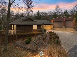 1 Deer Run Dr, Holiday Island, AR 72631