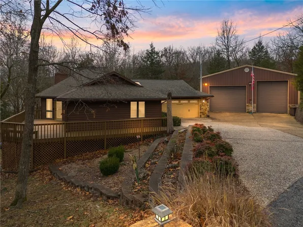 1 Deer Run Dr, Holiday Island, AR 72631
