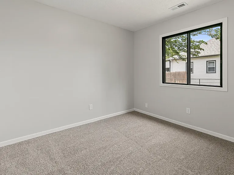 721 S 18th St — Photo 17