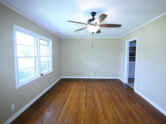 3rd image of 1411 Main St