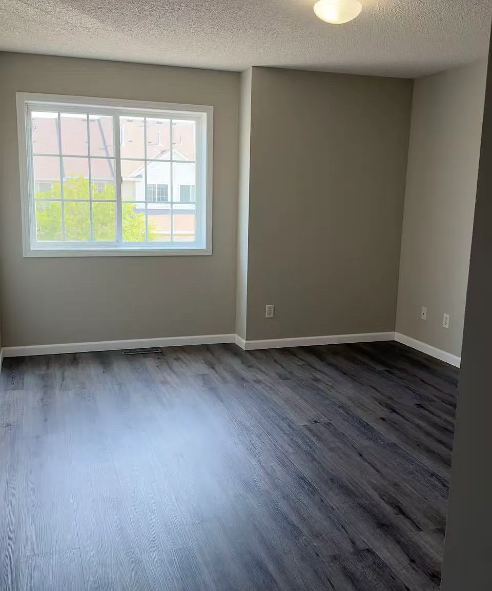 3 bed, 2.5 bath, 1400 sqft, $2,300 — Photo 2