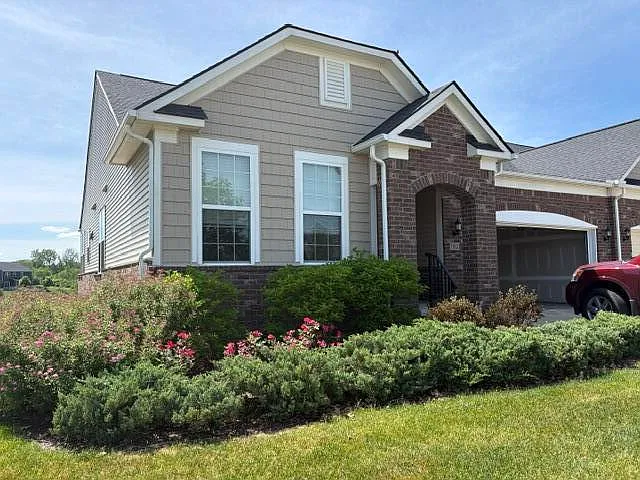 582 Ivyland St — Photo 1