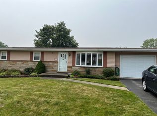 216 Pinewood Dr, Butler, PA 16001