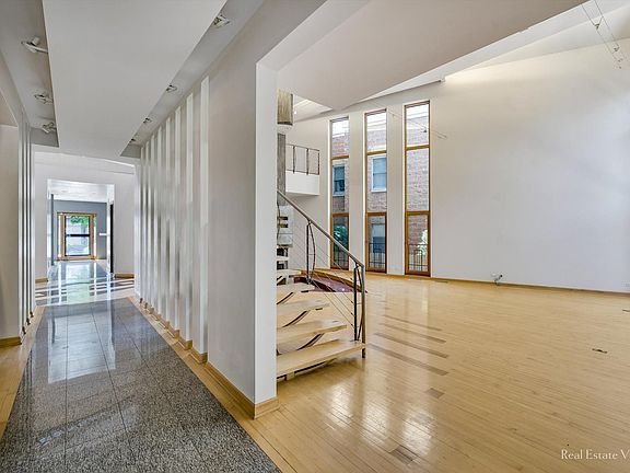 4th image of 1251 W Dickens Ave