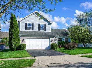1041 Clover Hill Ln, Elgin, IL 60120