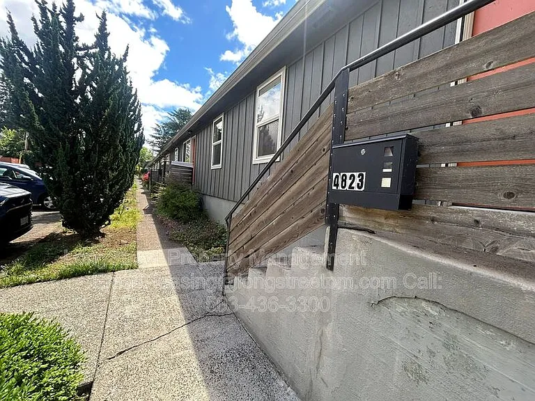 4725 NE 50th Pl — Photo 11