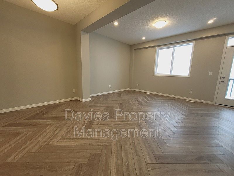 Edmonton Townhouse for rent - 3 Bedrooms — photo 4