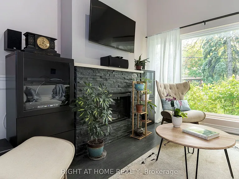 60 Brookridge Dr — Photo 2
